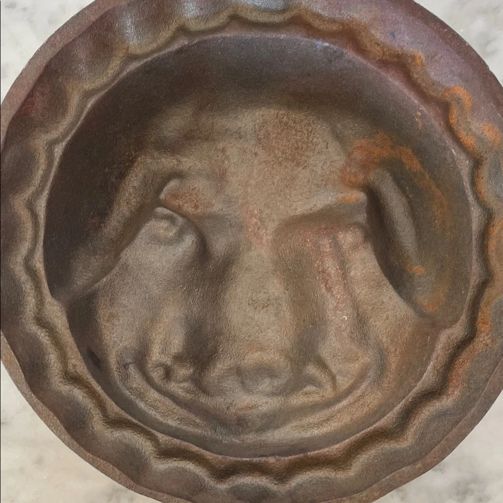 VINTAGE Rustic Cast Iron Pig Head Mold Baking Pan